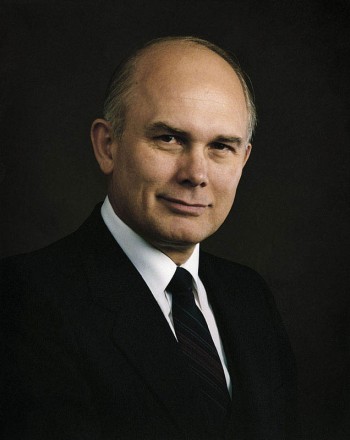 Dallin Oaks calls for unity in protecting religious freedom